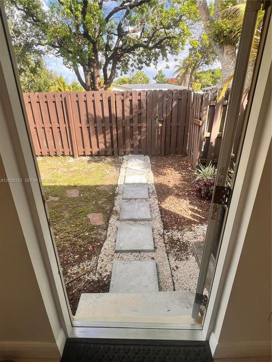 For Rent: $1,150 (0 beds, 1 baths, 1263 Square Feet)