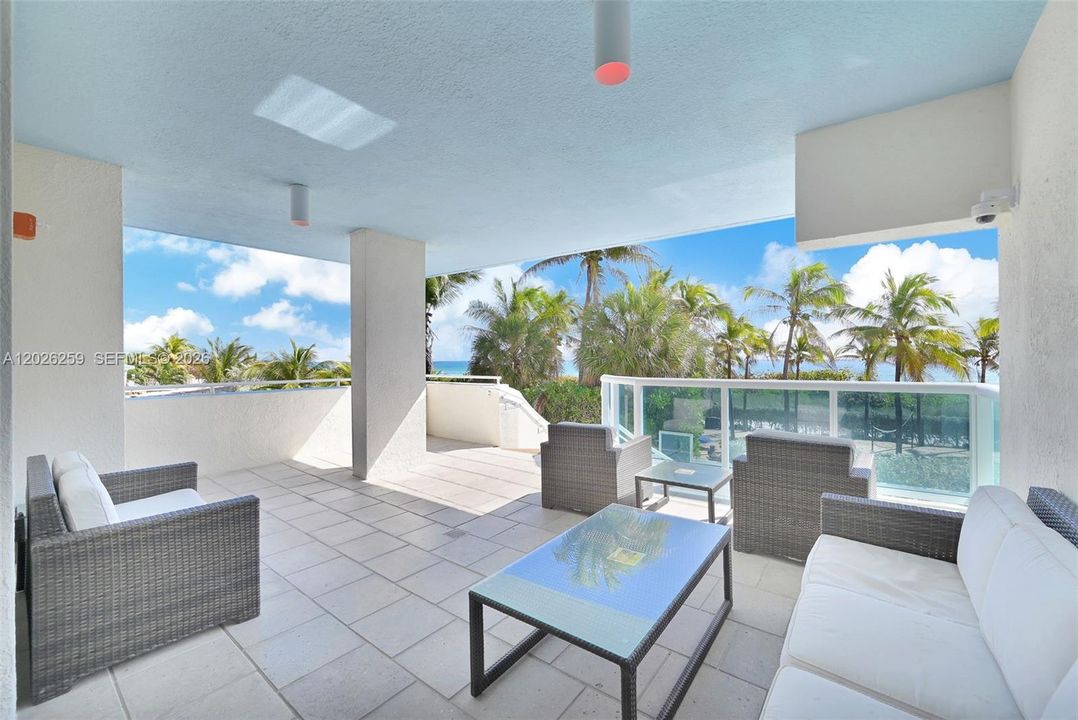 For Sale: $795,000 (2 beds, 2 baths, 1002 Square Feet)