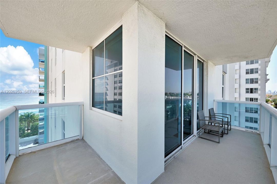 For Sale: $795,000 (2 beds, 2 baths, 1002 Square Feet)