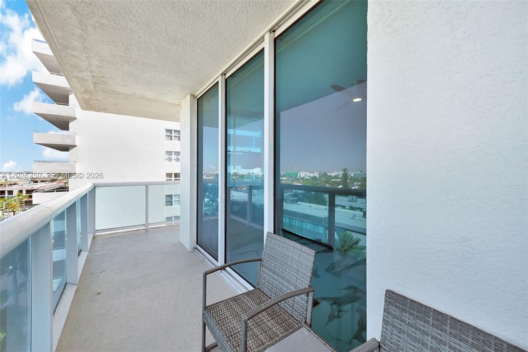 For Sale: $795,000 (2 beds, 2 baths, 1002 Square Feet)