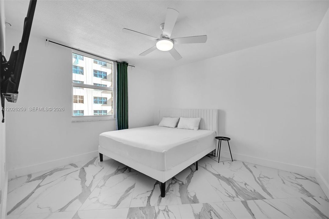 For Sale: $795,000 (2 beds, 2 baths, 1002 Square Feet)