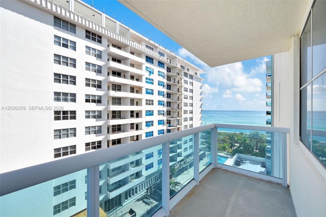 For Sale: $795,000 (2 beds, 2 baths, 1002 Square Feet)