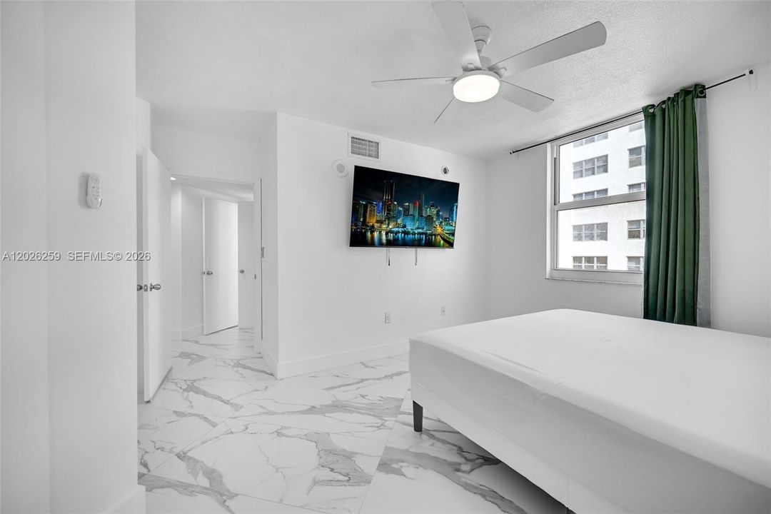 For Sale: $795,000 (2 beds, 2 baths, 1002 Square Feet)