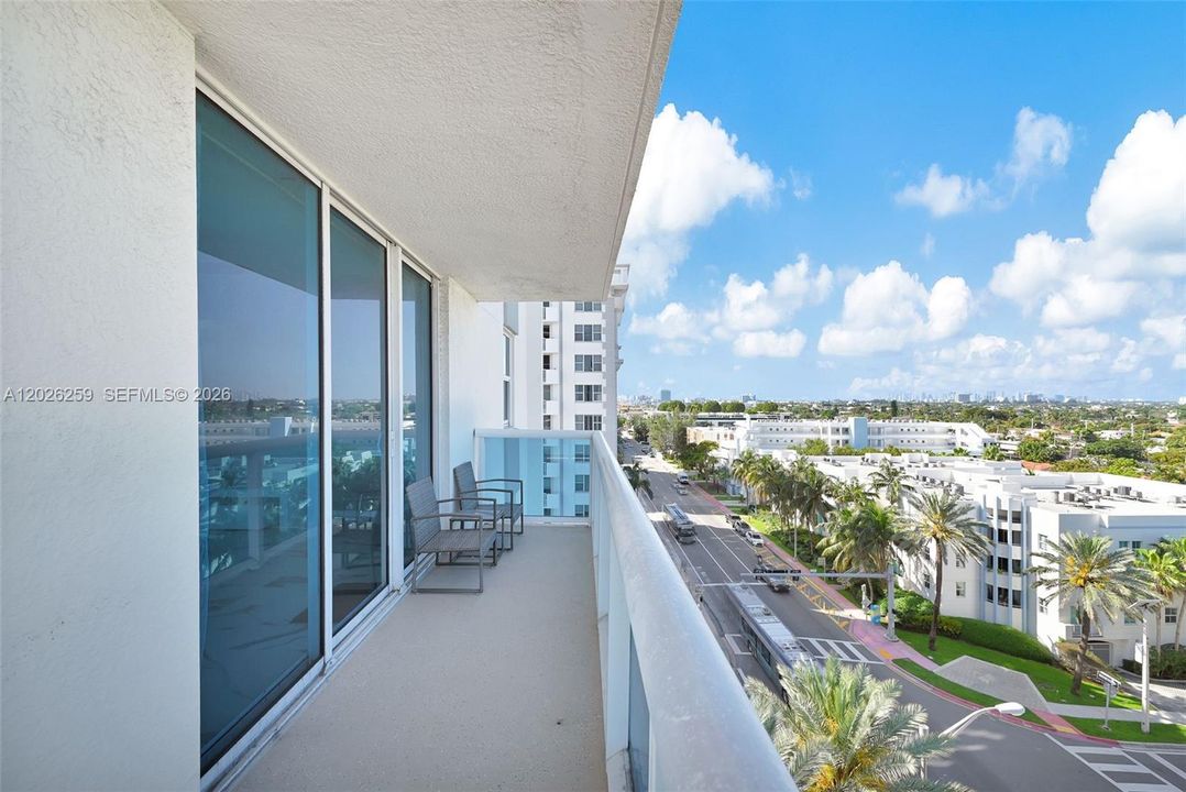 For Sale: $795,000 (2 beds, 2 baths, 1002 Square Feet)
