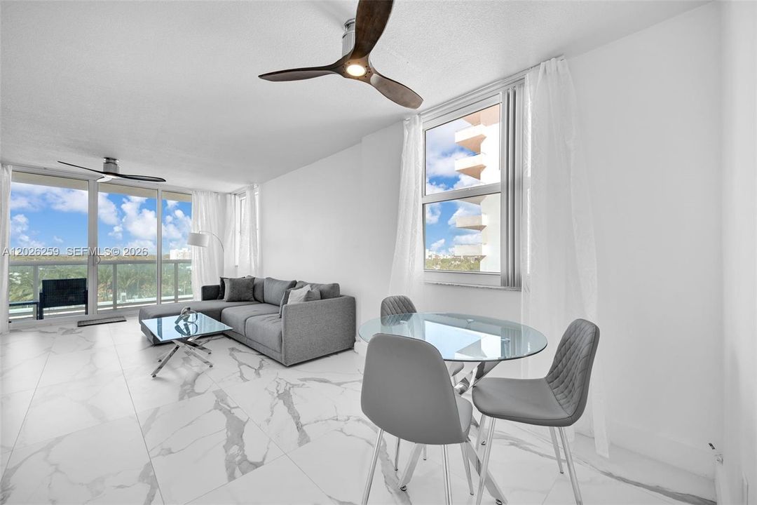 For Sale: $795,000 (2 beds, 2 baths, 1002 Square Feet)