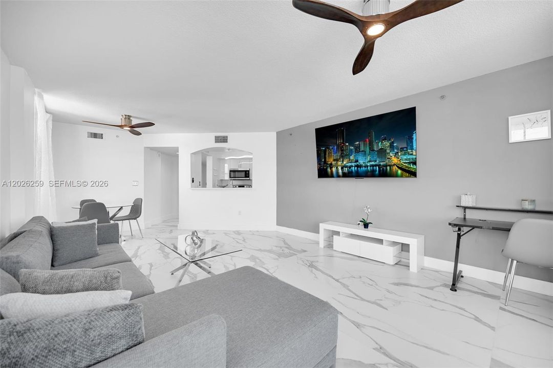 For Sale: $795,000 (2 beds, 2 baths, 1002 Square Feet)
