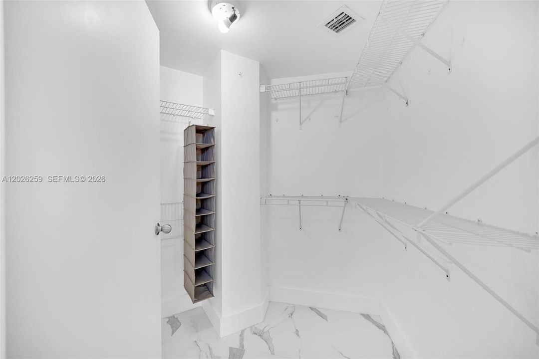 For Sale: $795,000 (2 beds, 2 baths, 1002 Square Feet)