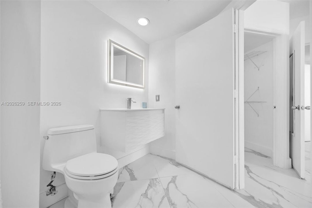 For Sale: $795,000 (2 beds, 2 baths, 1002 Square Feet)