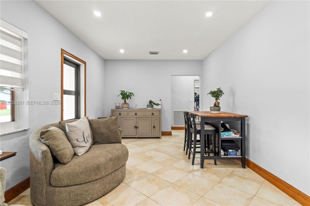 For Sale: $800,000 (3 beds, 2 baths, 1606 Square Feet)