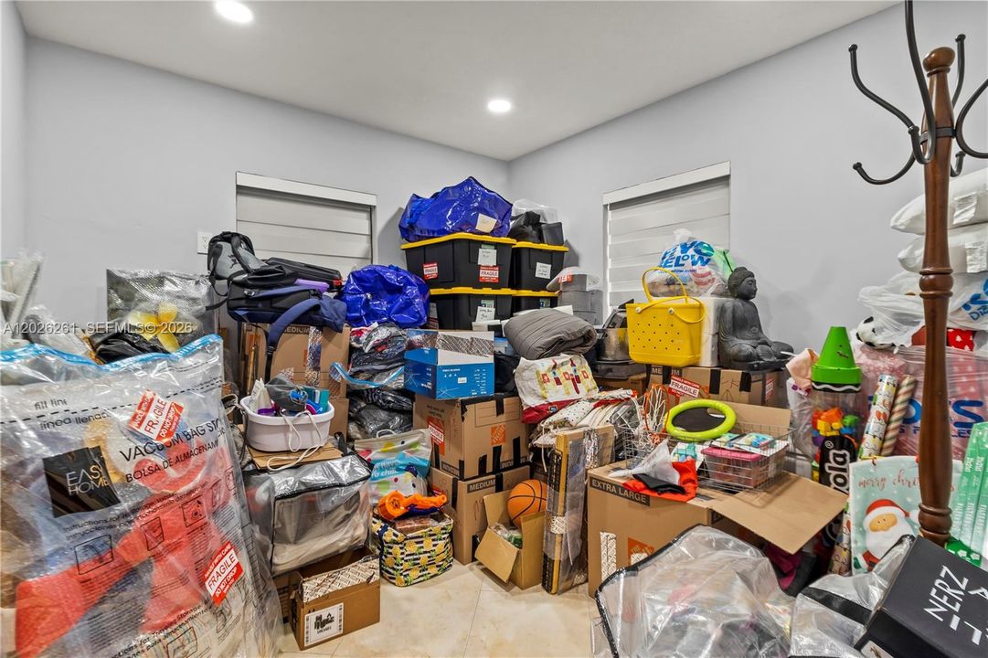 For Sale: $800,000 (3 beds, 2 baths, 1606 Square Feet)