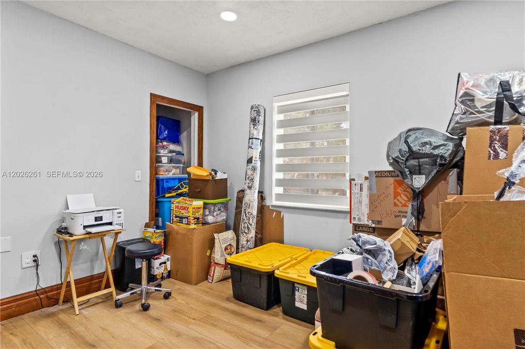 For Sale: $800,000 (3 beds, 2 baths, 1606 Square Feet)