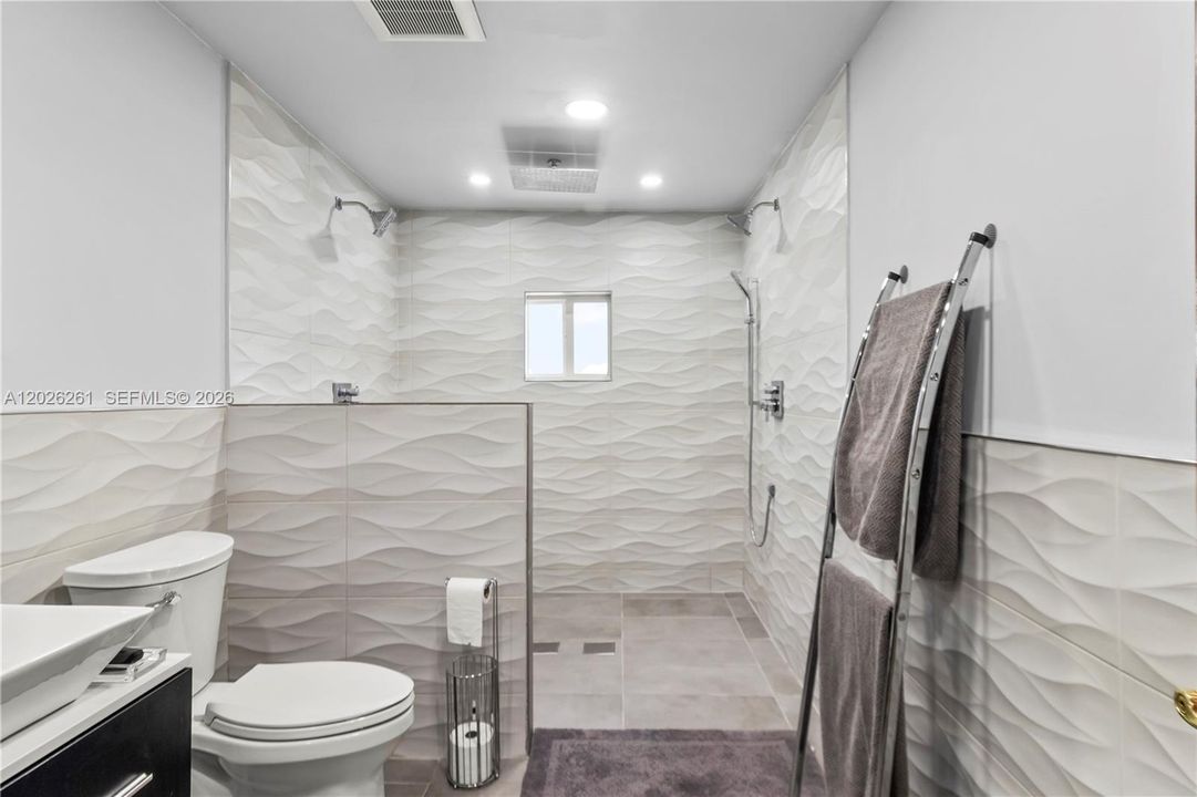 For Sale: $800,000 (3 beds, 2 baths, 1606 Square Feet)