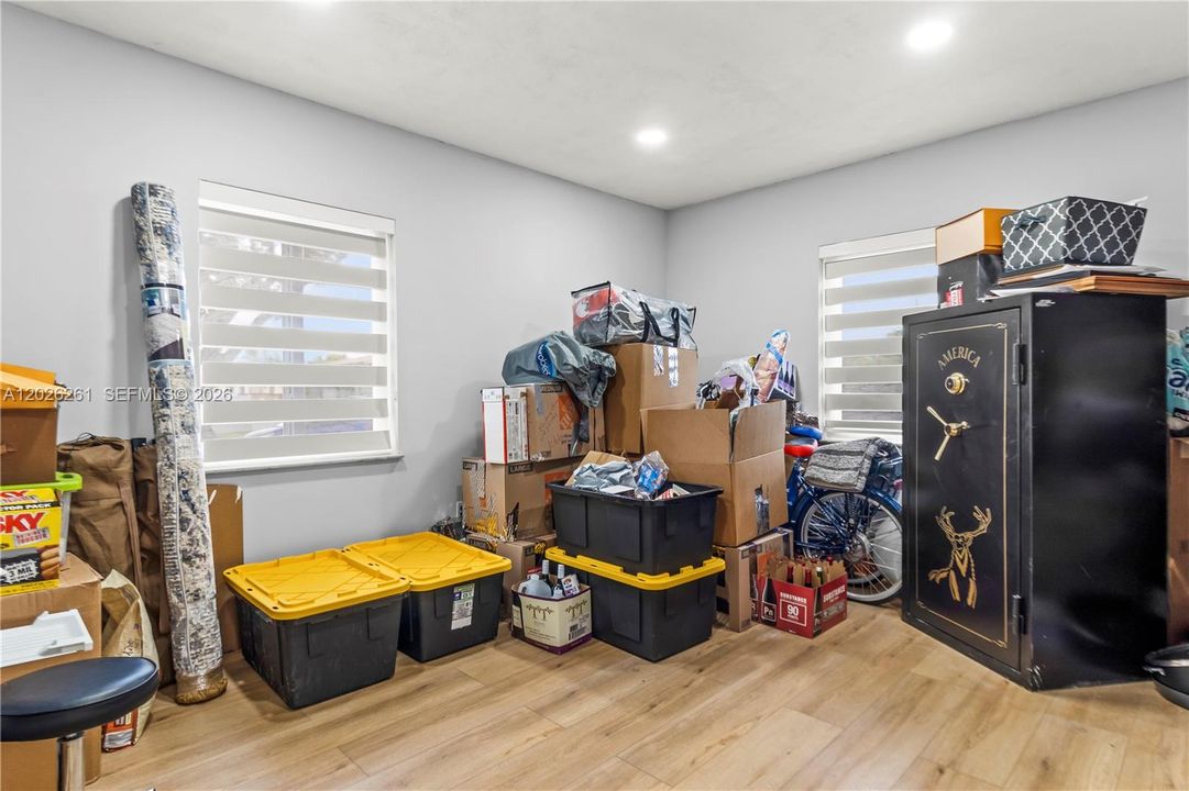 For Sale: $800,000 (3 beds, 2 baths, 1606 Square Feet)