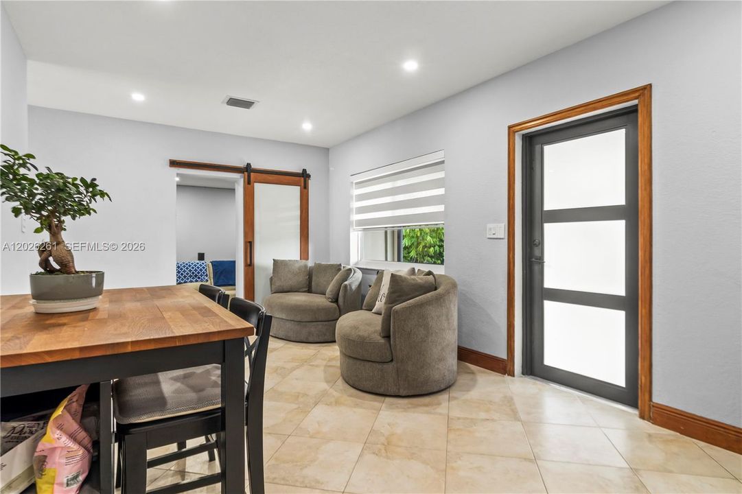 For Sale: $800,000 (3 beds, 2 baths, 1606 Square Feet)