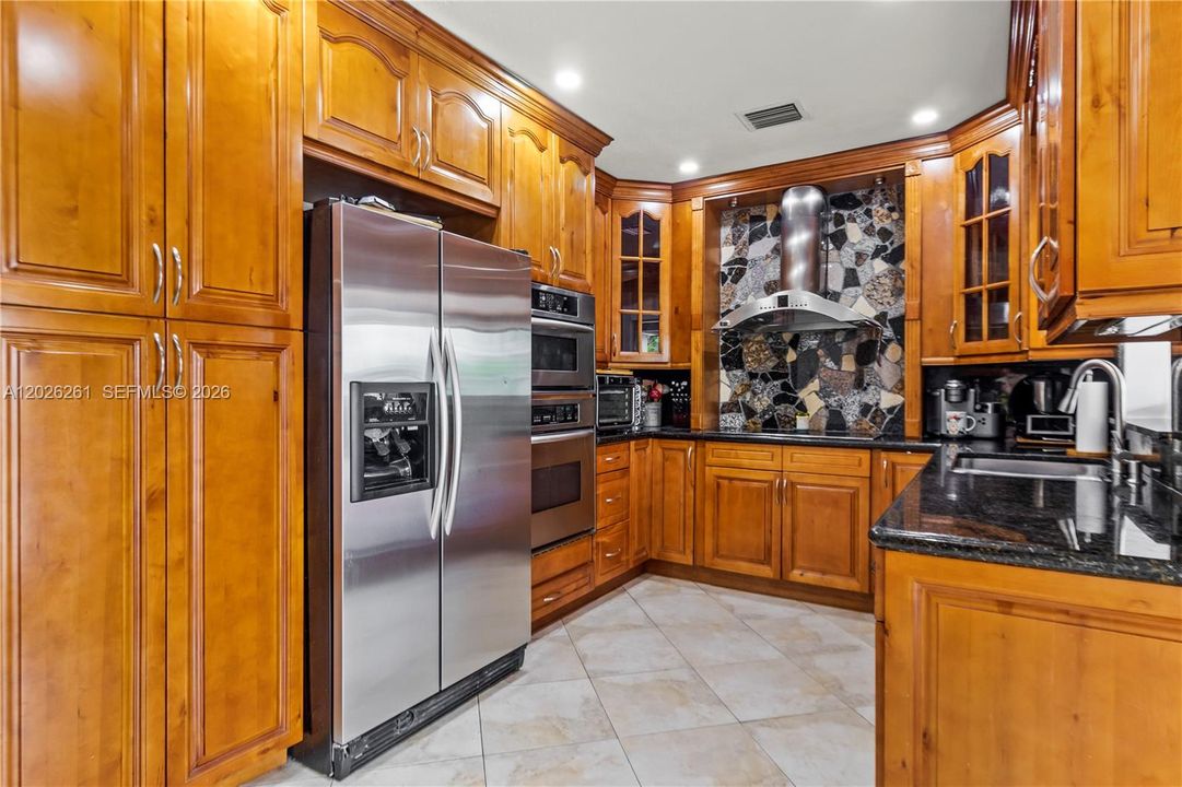 For Sale: $800,000 (3 beds, 2 baths, 1606 Square Feet)