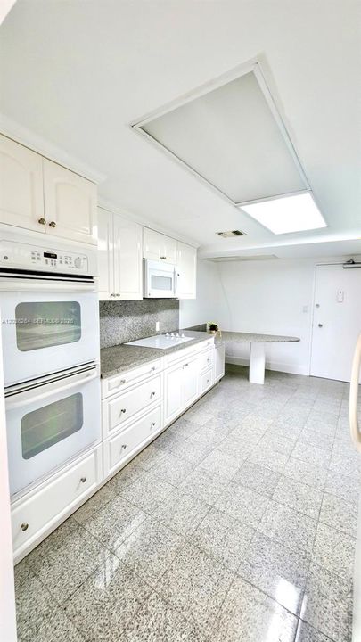 For Sale: $610,000 (1 beds, 2 baths, 1560 Square Feet)