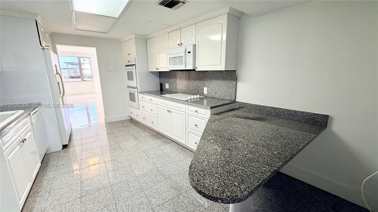 For Sale: $610,000 (1 beds, 2 baths, 1560 Square Feet)