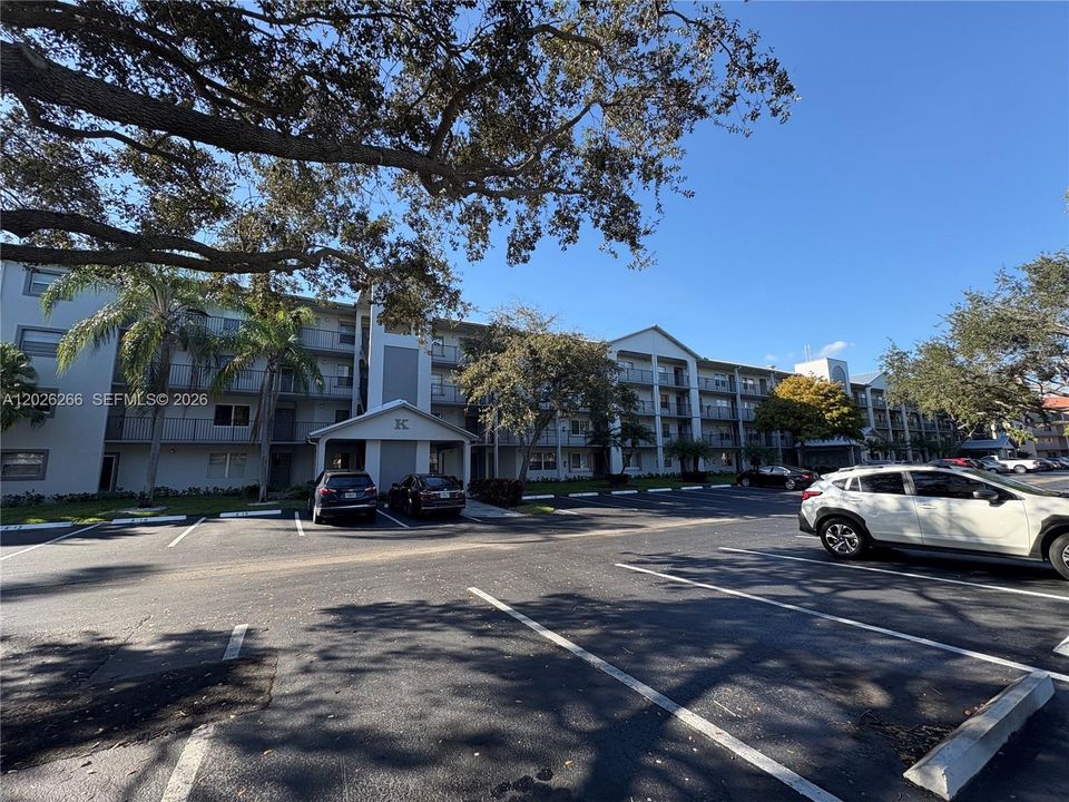 For Sale: $180,000 (1 beds, 1 baths, 1045 Square Feet)