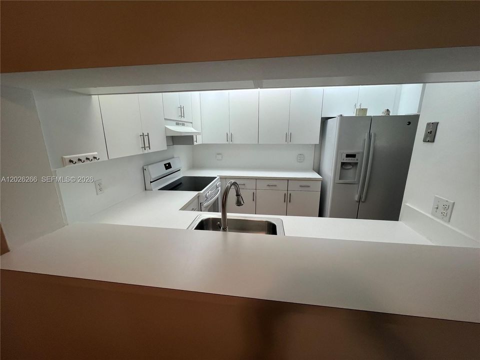 For Sale: $180,000 (1 beds, 1 baths, 1045 Square Feet)
