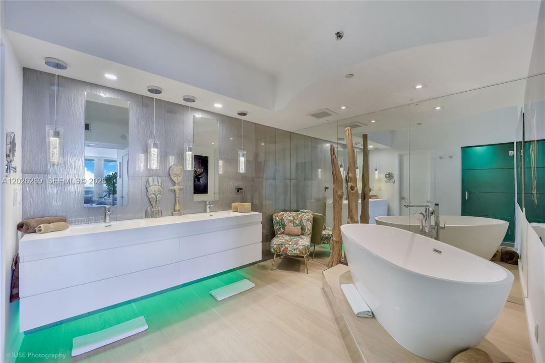 For Rent: $28,795 (3 beds, 3 baths, 2024 Square Feet)