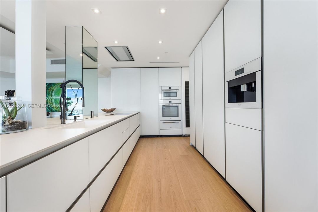 For Rent: $28,795 (3 beds, 3 baths, 2024 Square Feet)
