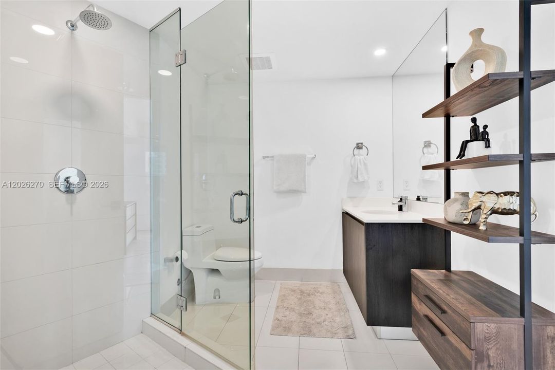 For Rent: $6,500 (2 beds, 2 baths, 1095 Square Feet)
