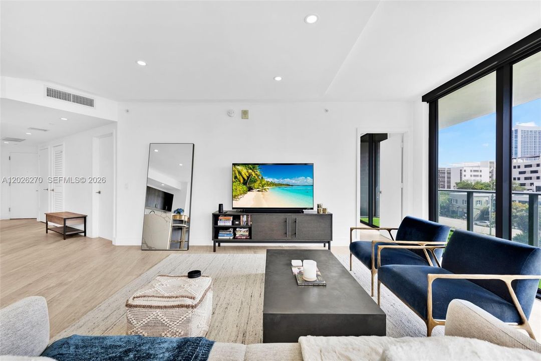 For Rent: $6,500 (2 beds, 2 baths, 1095 Square Feet)