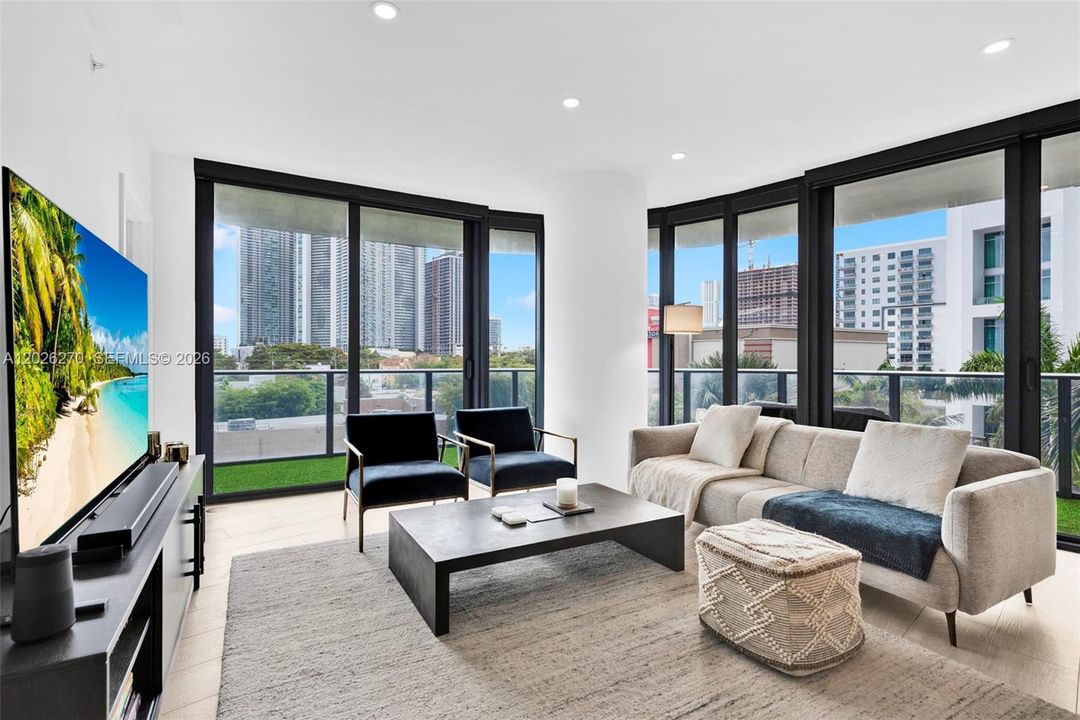 For Rent: $6,500 (2 beds, 2 baths, 1095 Square Feet)