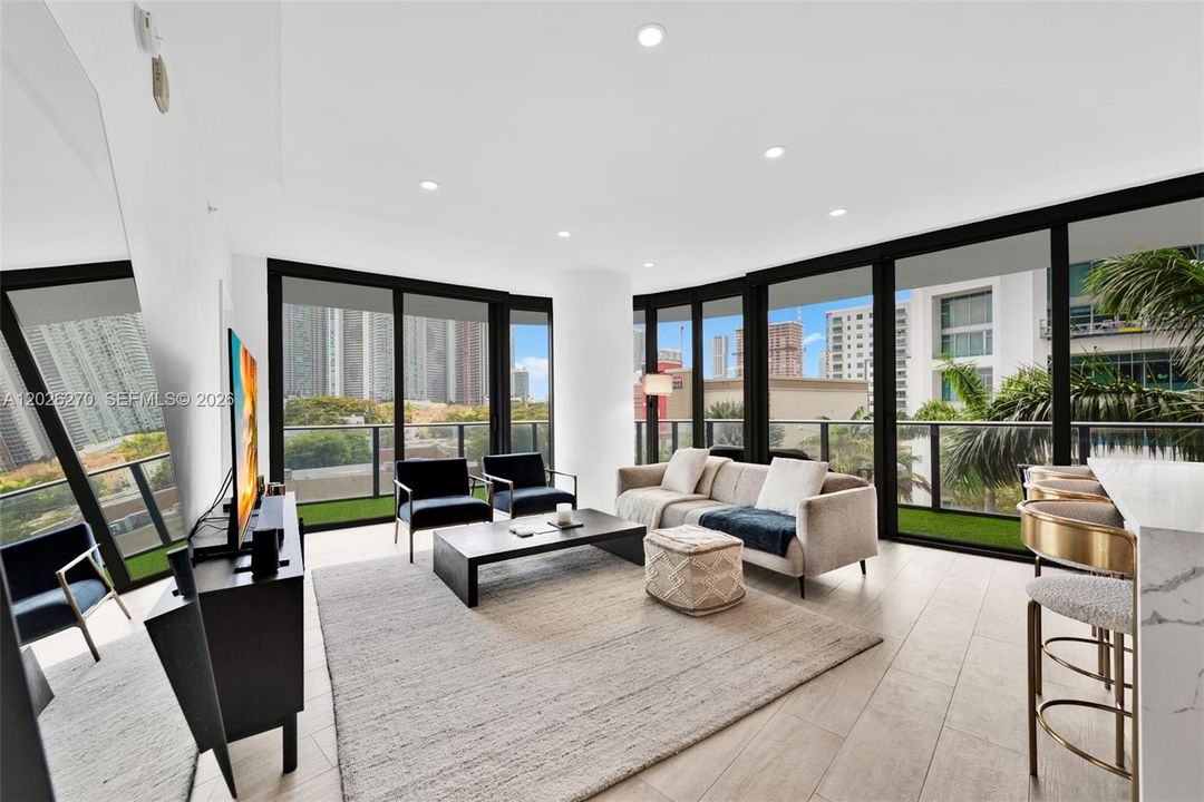 For Rent: $6,500 (2 beds, 2 baths, 1095 Square Feet)