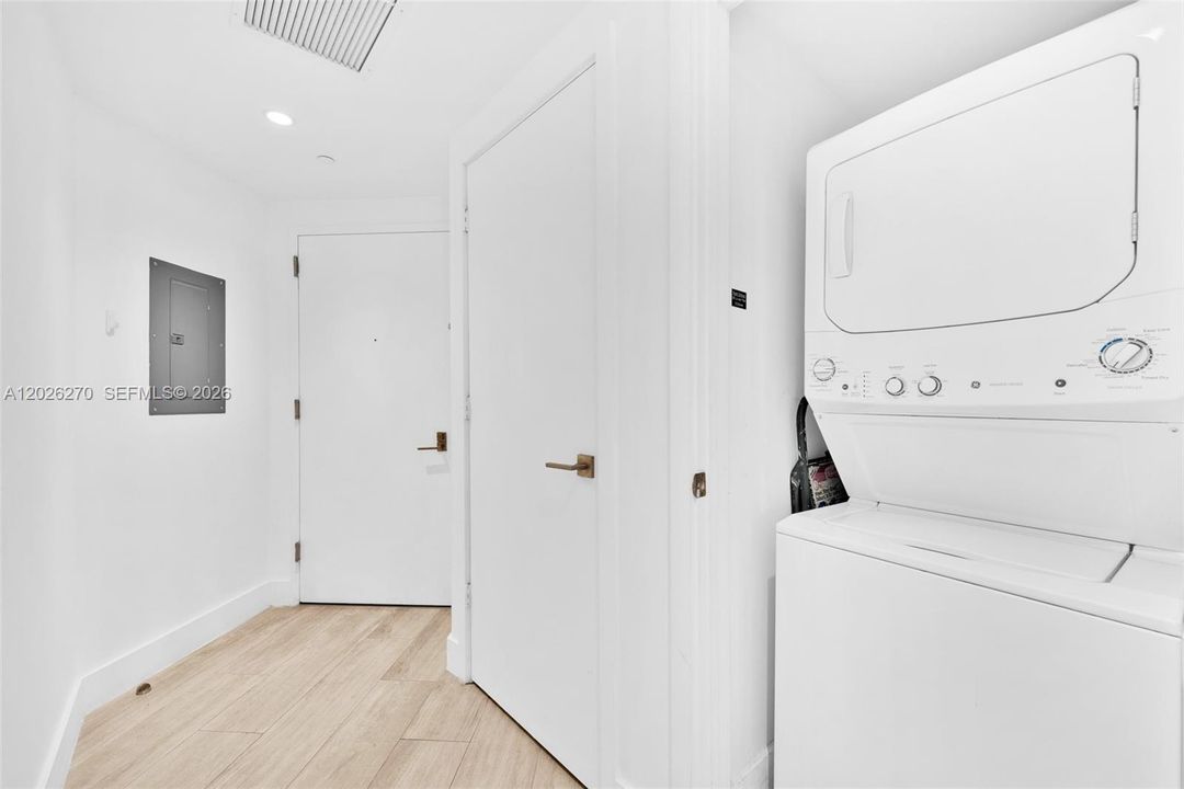For Rent: $6,500 (2 beds, 2 baths, 1095 Square Feet)