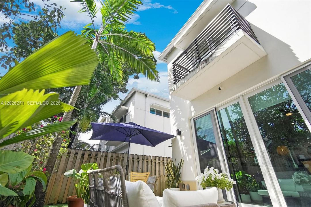 Active With Contract: $795,000 (3 beds, 3 baths, 1980 Square Feet)