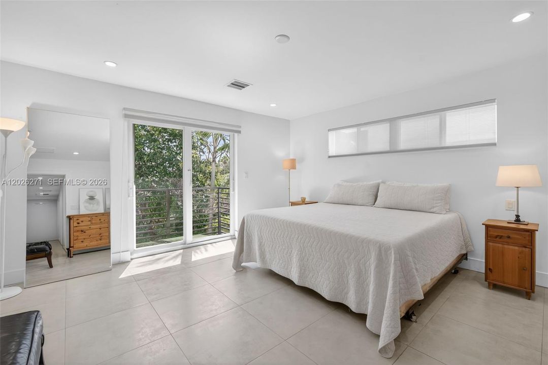Active With Contract: $795,000 (3 beds, 3 baths, 1980 Square Feet)