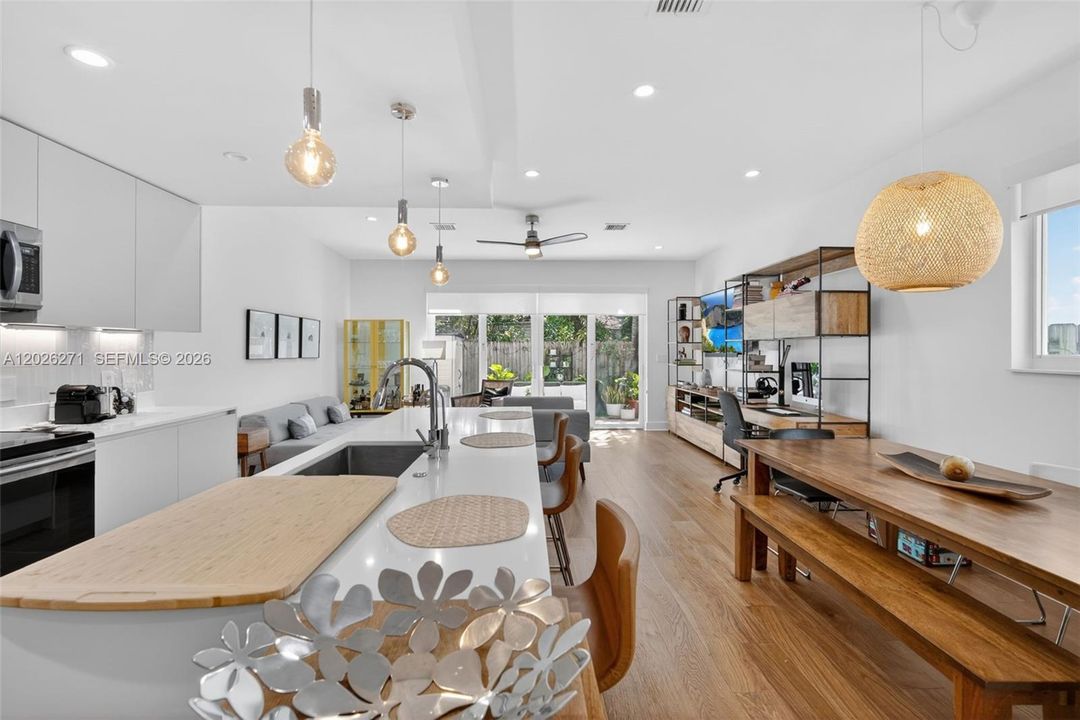 Active With Contract: $795,000 (3 beds, 3 baths, 1980 Square Feet)
