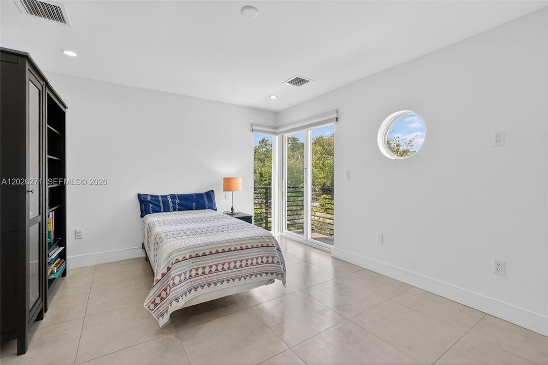 Active With Contract: $795,000 (3 beds, 3 baths, 1980 Square Feet)