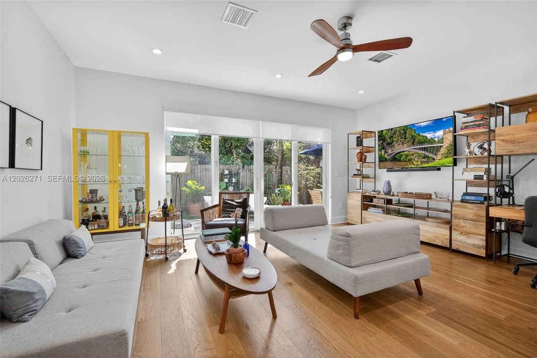 Active With Contract: $795,000 (3 beds, 3 baths, 1980 Square Feet)