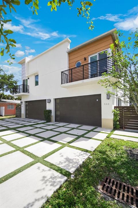Active With Contract: $795,000 (3 beds, 3 baths, 1980 Square Feet)