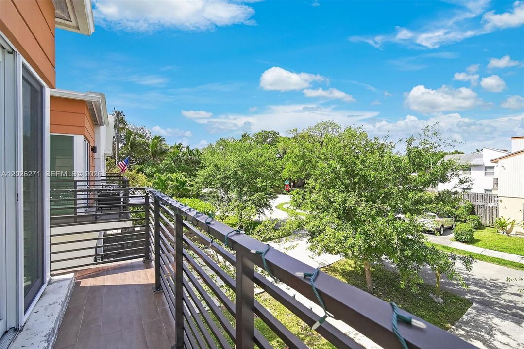 Active With Contract: $795,000 (3 beds, 3 baths, 1980 Square Feet)