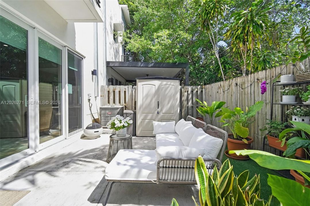Active With Contract: $795,000 (3 beds, 3 baths, 1980 Square Feet)