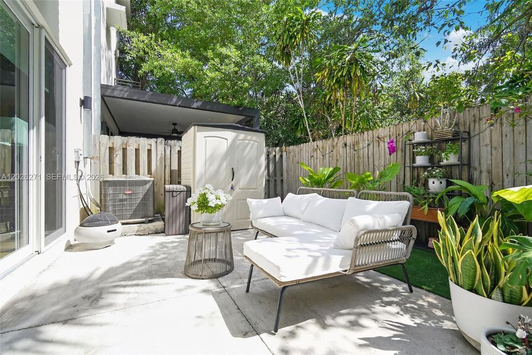 Active With Contract: $795,000 (3 beds, 3 baths, 1980 Square Feet)