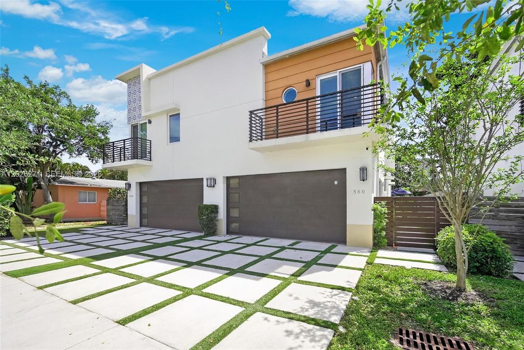 Active With Contract: $795,000 (3 beds, 3 baths, 1980 Square Feet)