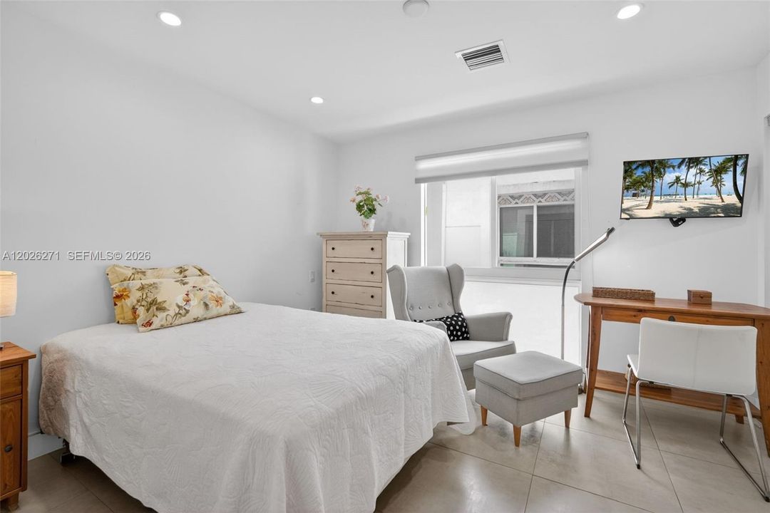 Active With Contract: $795,000 (3 beds, 3 baths, 1980 Square Feet)