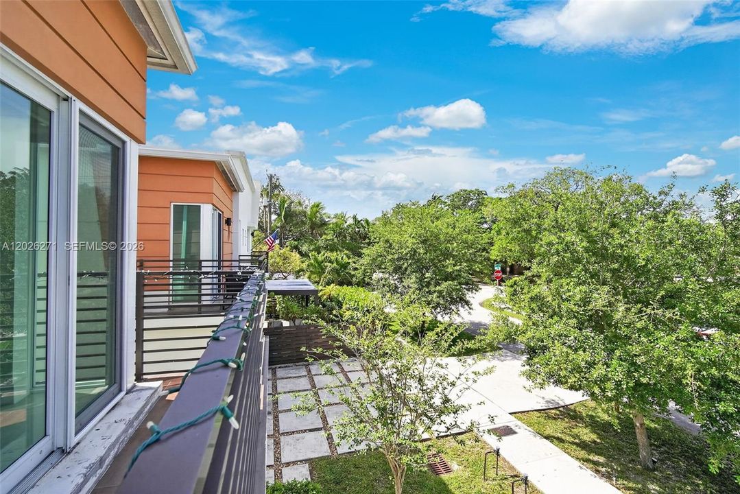 Active With Contract: $795,000 (3 beds, 3 baths, 1980 Square Feet)