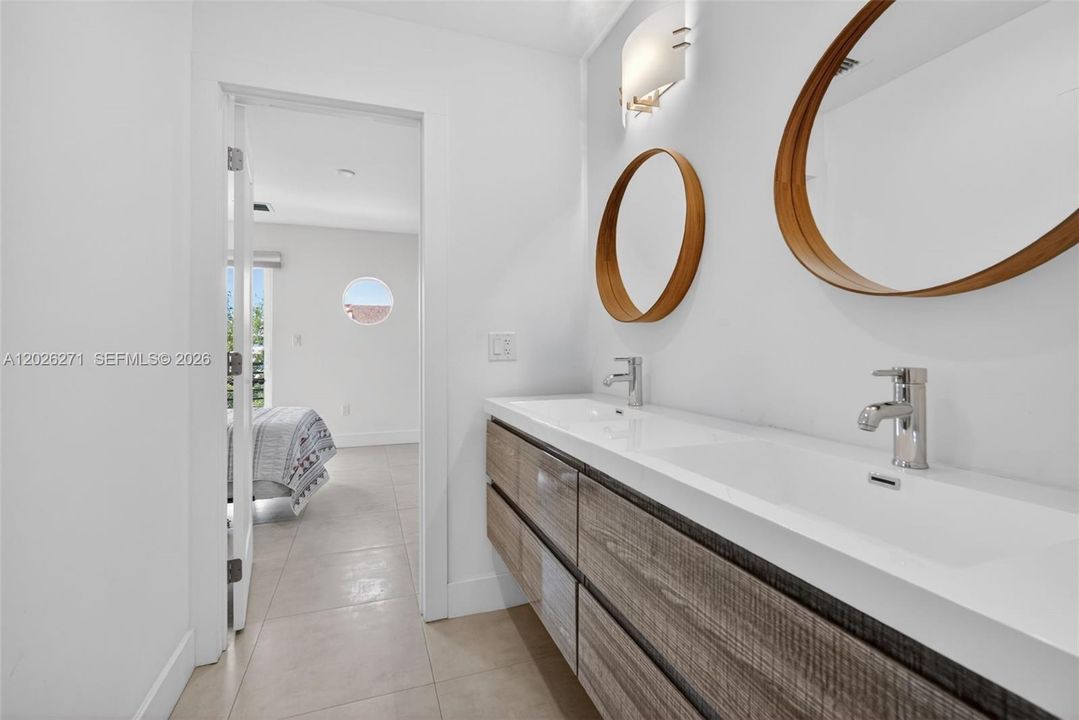 Active With Contract: $795,000 (3 beds, 3 baths, 1980 Square Feet)