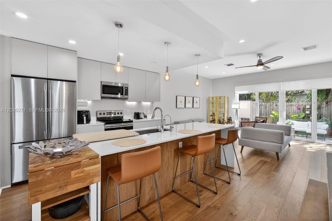 Active With Contract: $795,000 (3 beds, 3 baths, 1980 Square Feet)