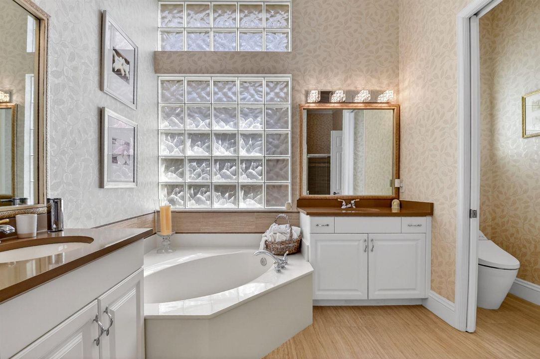 primary bath dual sinks