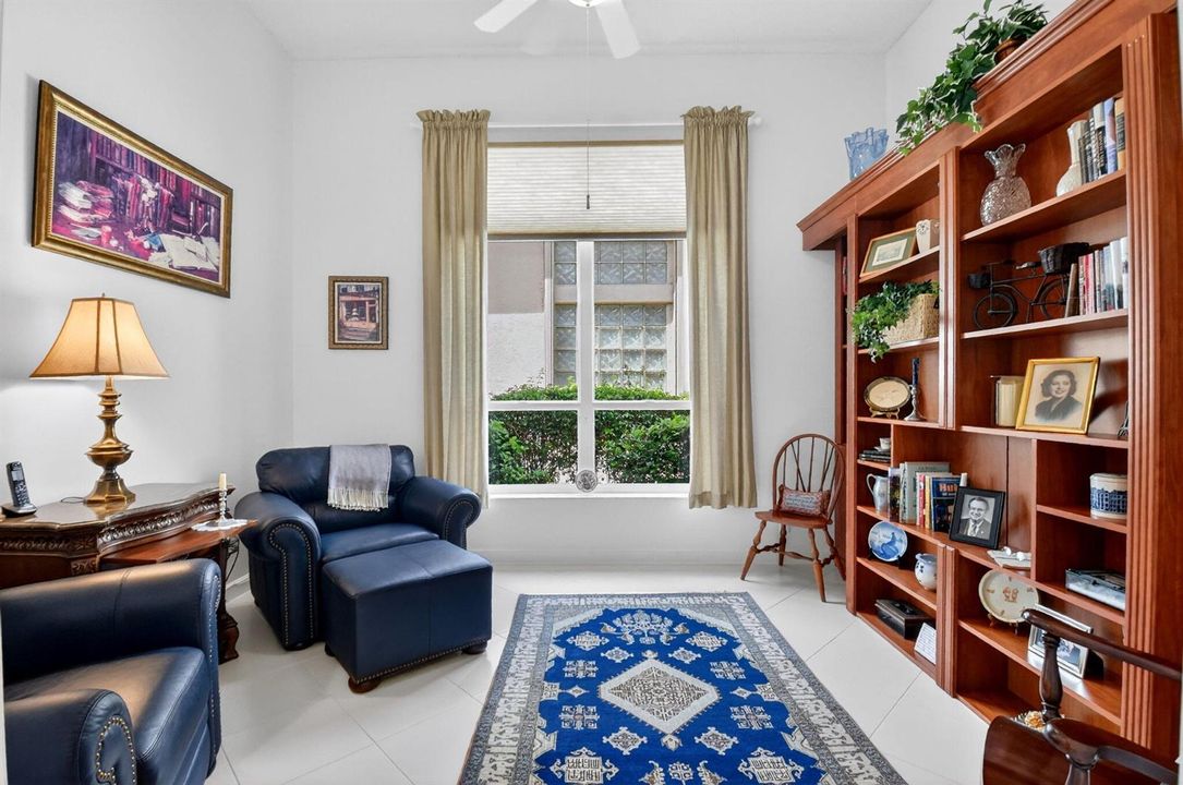 3rd bedroom with Murphy bed