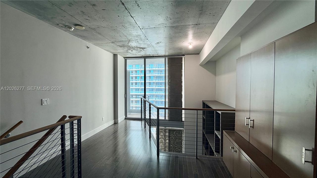 For Sale: $398,500 (1 beds, 1 baths, 795 Square Feet)