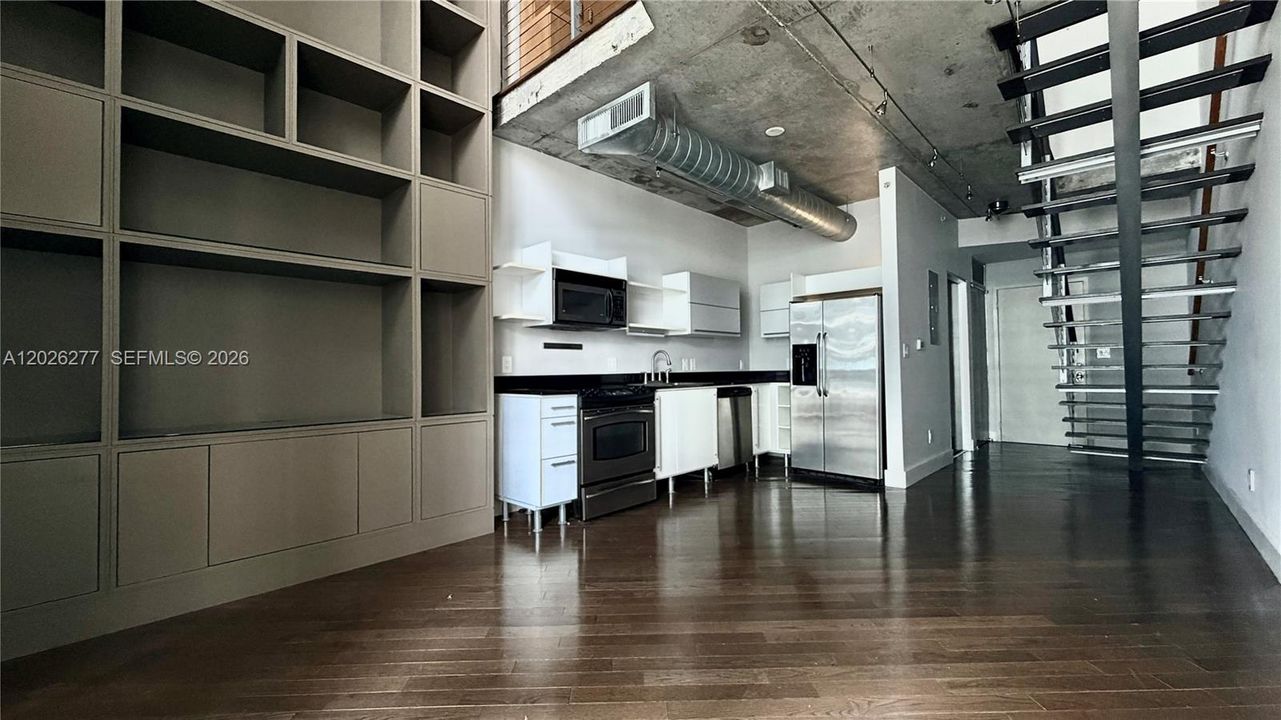 For Sale: $398,500 (1 beds, 1 baths, 795 Square Feet)