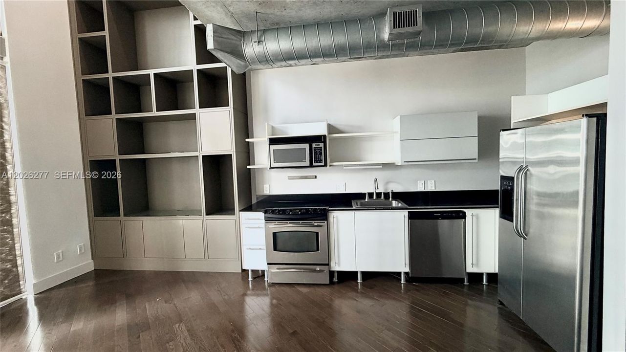 For Sale: $398,500 (1 beds, 1 baths, 795 Square Feet)