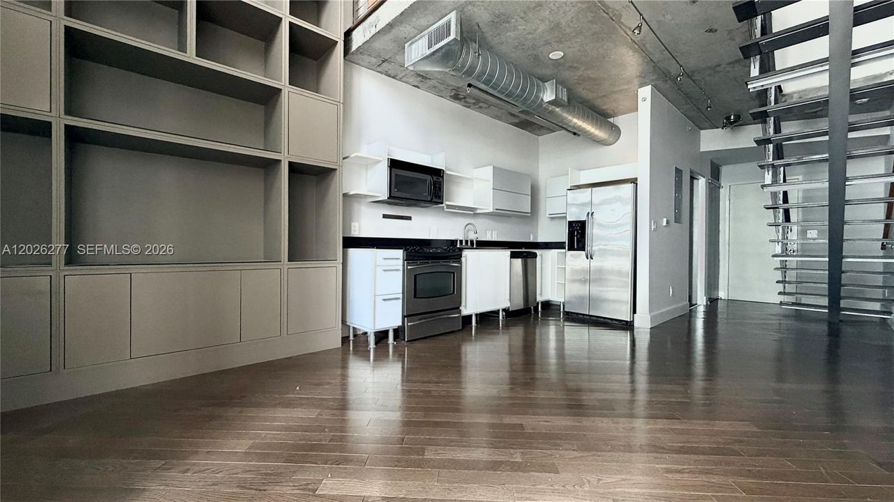 For Sale: $398,500 (1 beds, 1 baths, 795 Square Feet)